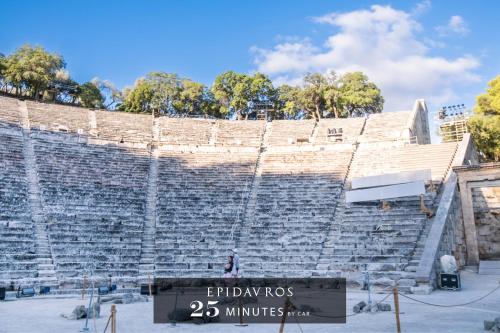 Herakles House - Close to ancient sites near Nafplio. Spacious. Equipped for all-year-round comfort. Herakles House - Close to ancient sites near Nafplio. Spacious. Equipped for all-year-round comfort.