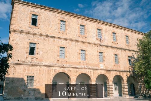 Herakles House - Close to ancient sites near Nafplio. Spacious. Equipped for all-year-round comfort. Herakles House - Close to ancient sites near Nafplio. Spacious. Equipped for all-year-round comfort.