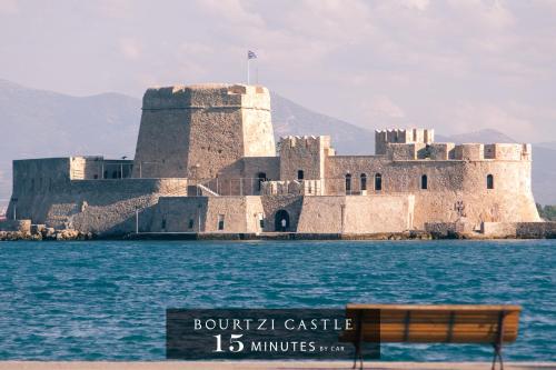 Herakles House - Close to ancient sites near Nafplio. Spacious. Equipped for all-year-round comfort. Herakles House - Close to ancient sites near Nafplio. Spacious. Equipped for all-year-round comfort.