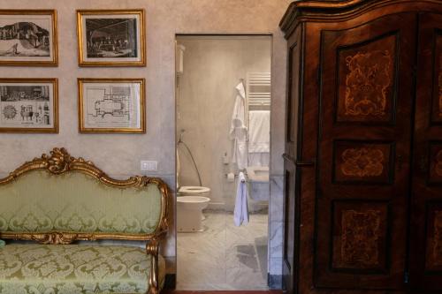 Deluxe Room image 6