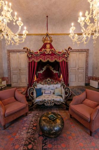 Superior King Room image 5