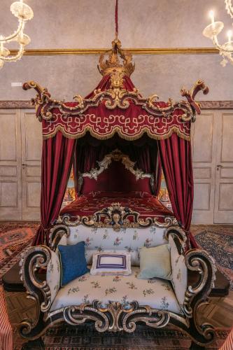 Superior King Room image 6