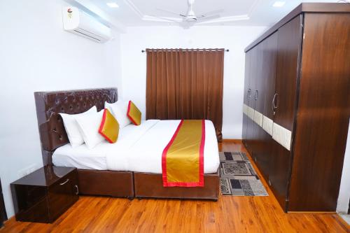 B&B Hyderabad - Hotel Brundavan Homes - Bed and Breakfast Hyderabad