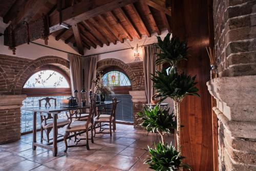 One-Bedroom Apartment image 10