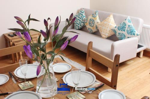 HOUSE Close to Oxford Science Park Littlemore with garden and free parking - image 5