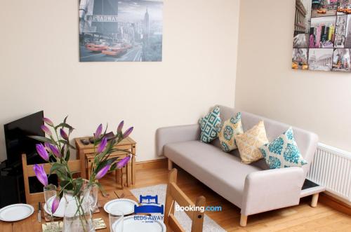 HOUSE Close to Oxford Science Park Littlemore with garden and free parking - image 4