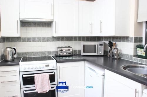 HOUSE Close to Oxford Science Park Littlemore with garden and free parking - image 10