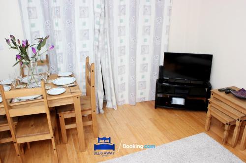 HOUSE Close to Oxford Science Park Littlemore with garden and free parking - image 9