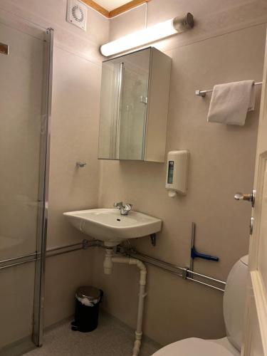 Sandmoen Motel (Free Parking) - image 12