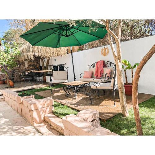 สวน, La Luna Otel Cunda in อยวาลิค