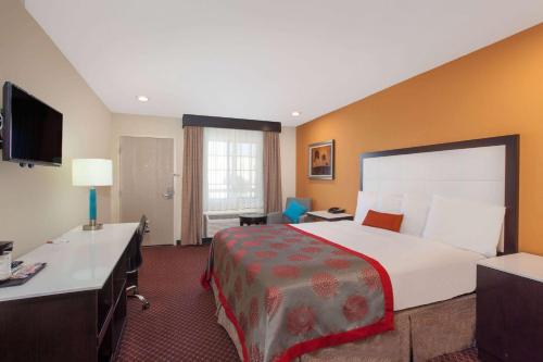 Ramada by Wyndham Culver City, Лос-Анджелес (фото 9)