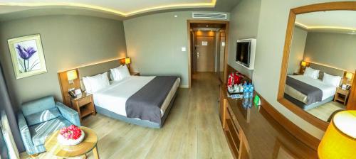 519844950 Holiday Inn Bursa - City Centre by IHG
