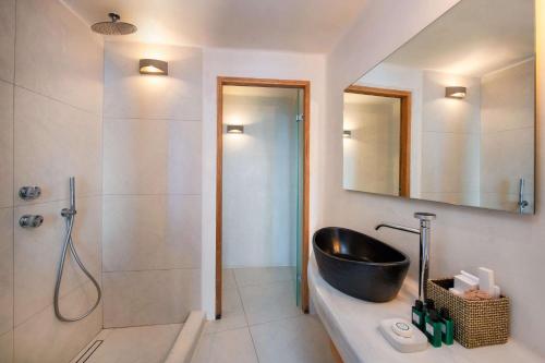 Athina Luxury Suites - image 8