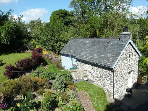 Hafannedd Cottage - riverside views