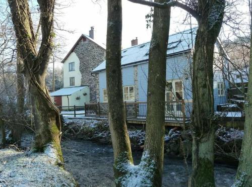 Hafannedd Cottage - riverside views