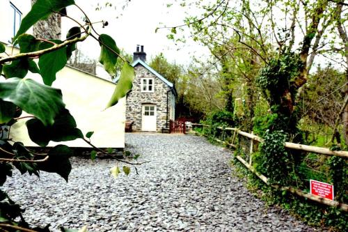 Hafannedd Cottage - riverside views