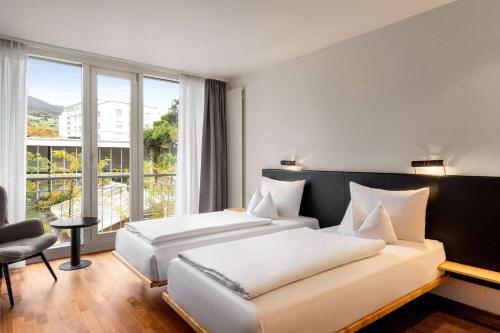 2 twin beds