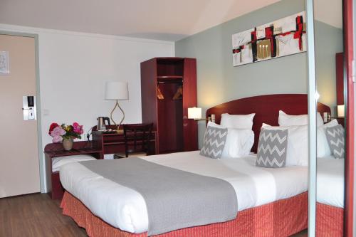 Comfort Hotel Cachan Paris Sud - image 3