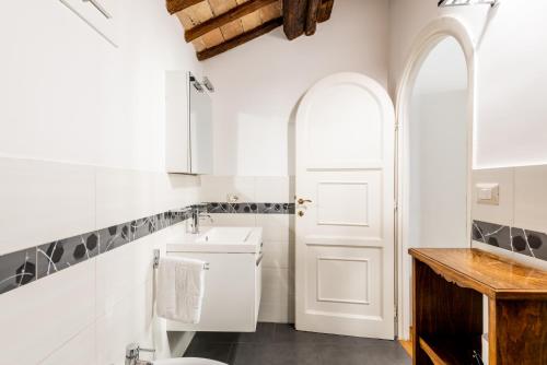Pavone Centre Romantic Apartment, Rome (photo 9)