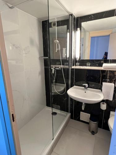 Comfort Hotel Cachan Paris Sud - main image