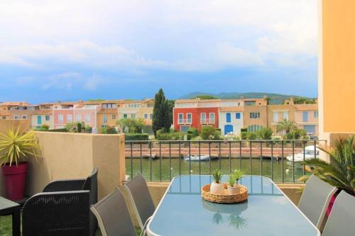 PCOGASTO - Golfe de St-Tropez - Appartement dans résidence avec piscine avec vue sur marina - Location saisonnière - Cogolin