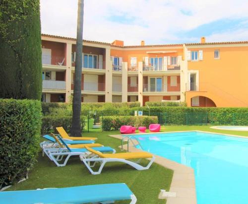 PCOGASTO - Golfe de St-Tropez - Appartement dans résidence avec piscine avec vue sur marina - Location saisonnière - Cogolin