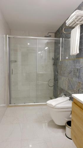 Budget Double or Twin Room without Windows image 3