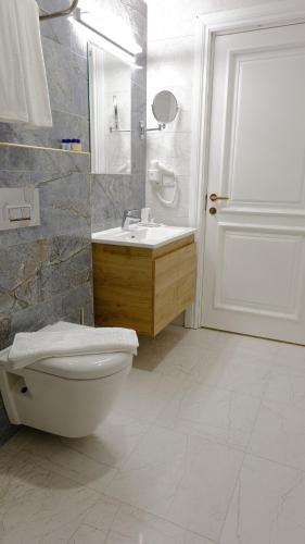 Budget Double or Twin Room without Windows image 2