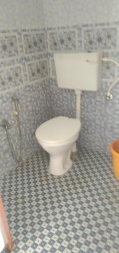 Standard Twin Room image 10