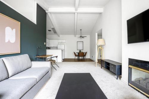 Culver City 2BR w Gym Pool nr shops LAX-329 thumb 2