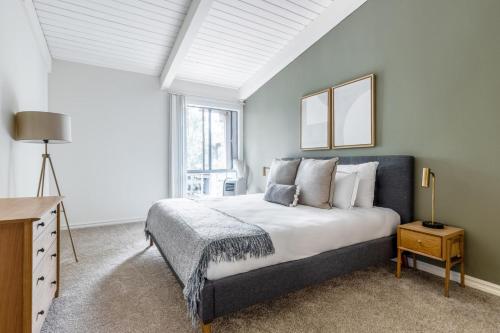 Culver City 2BR w Gym Pool nr shops LAX-329 detail