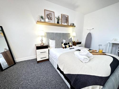 Chic Birmingham Studio with Natural Light!