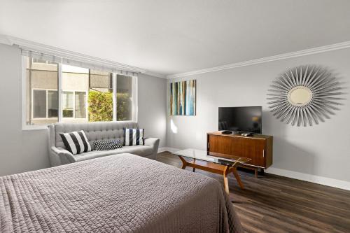 Modern and Stylish Studio at 1200 Riverside in Burbank in Burbank, USA