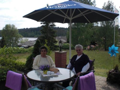 Ferienhof Altglobsow/ Cafe Seeblick in Großwoltersdorf