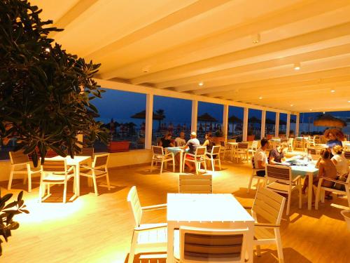 Étterem, Albergo Diomedee Rooms on the Beach in Rodi Garganico