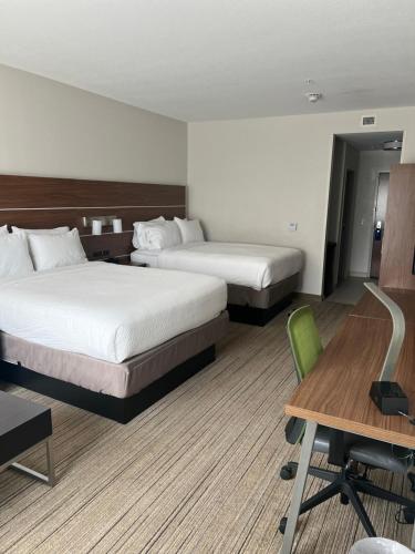 Holiday Inn Express & Suites Mobile - University Area, an IHG Hotel