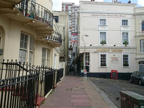 Churchill Brighton - image 9