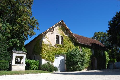 2 bedroom apartment in the grounds of a Chateau