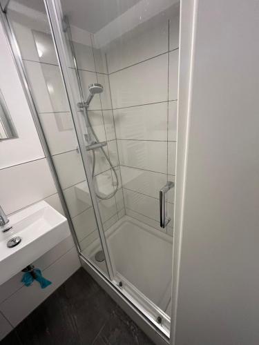 Shower, Sahra 1Zi. Wohnung Arheiligen in Arheilgen