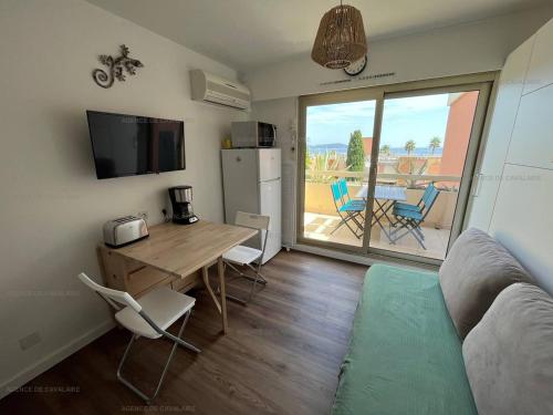 Studio cabine à 100m plage et commerces avec climatisation et parking - FR-1-100-326 - image 4