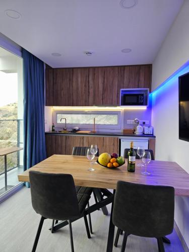 廚房, THE CLIFF ALONA in 阿格羅斯