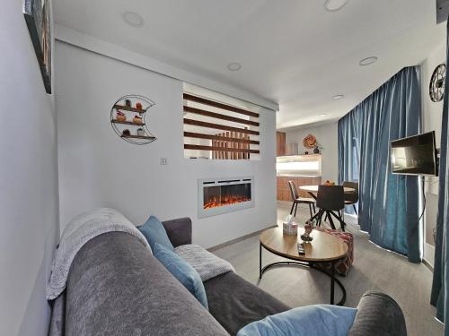 THE CLIFF ALONA in 阿格羅斯