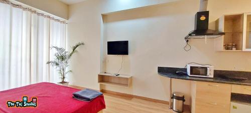Taj Suites & Studios-Top Place Couple Friendly Stay at Luxury Gaur City Mall #Movie, #Food Court #Shopping
