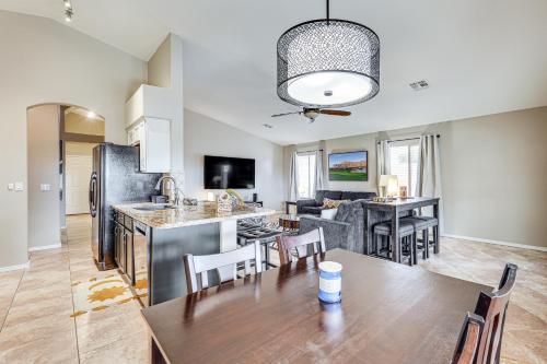 1 Mi to Golf Mtn-View Gem with Patio in Gold Canyon in โกลด์แคนยอน