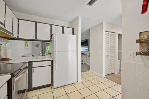 2 Bed/2 Bath Beach Condo