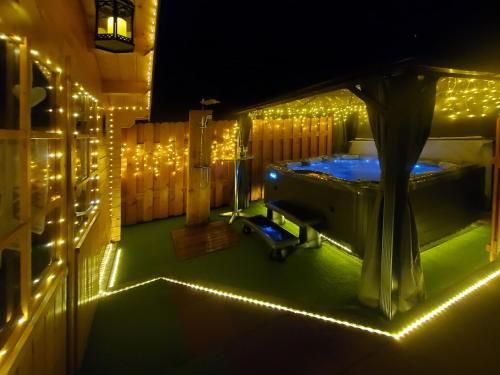 Hot tub, luxuriose Ferienwohnung mit privatem Wellnessbereich in Dautphe