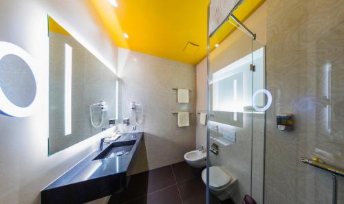 Classic Double or Twin Room image 2
