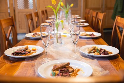 อาหารและเครื่องดื่ม, Hotel Rozkos in เชสกา สกาลิซ