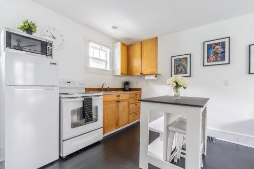 Kjøkken, Capitol Hill Cutie near Japanese Garden