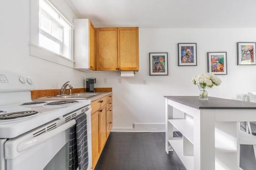 Kjøkken, Capitol Hill Cutie near Japanese Garden